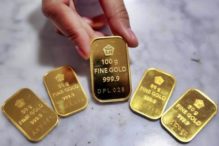 Harga emas cenderung stabil di tengah spekulasi pemangkasan bea masuk India