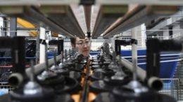 Dihadang Bea Impor AS, Ekspor China Tetap Melonjak di Mei