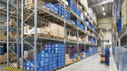 Pusat Logistik Berikat Bantu Industri Tekstil