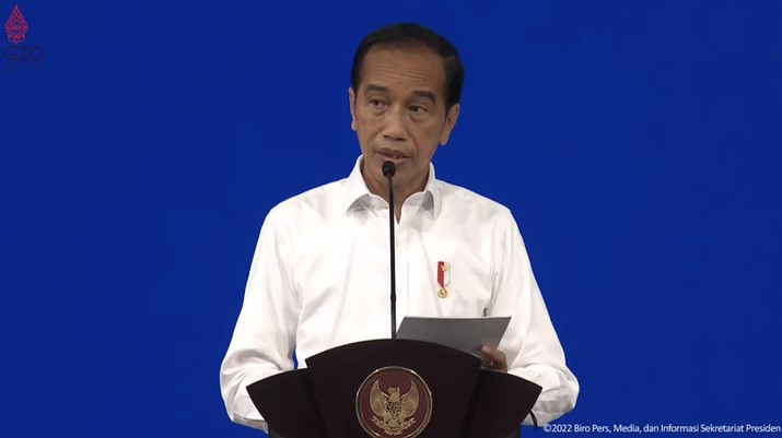 Jokowi Luncurkan Insentif Pajak untuk Impor Mobil Listrik Built Up