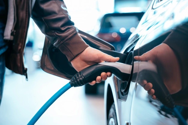 Demi Mobil Listrik, Pajak Mobil Hybrid Bakal Naik